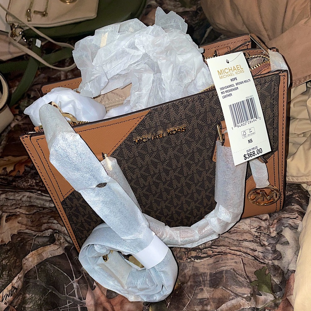 Michael Kors Messenger Crossbody